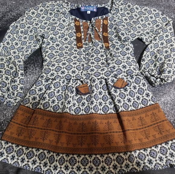 Western dress - Picture 1 of 2